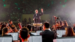 Director of Orchestras and Graduate Studies Robert Baldwin receives a 3-year honorary appointment to Wuhan University.